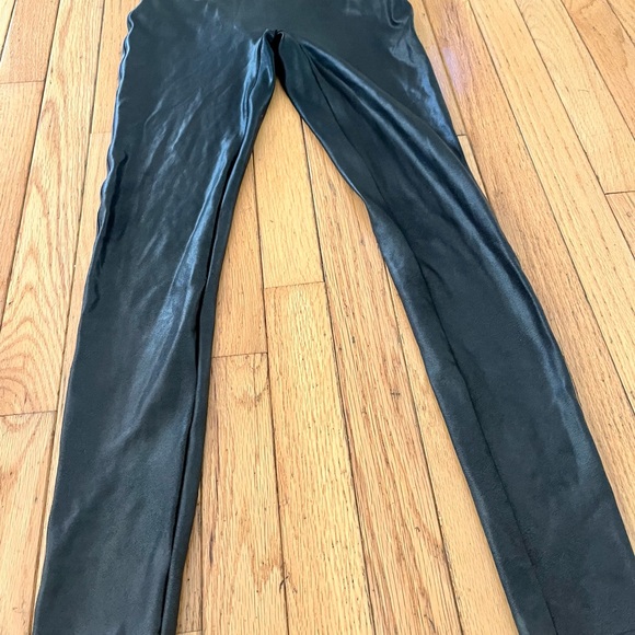 Spanx medium faux leather compression leggings - Picture 4 of 6